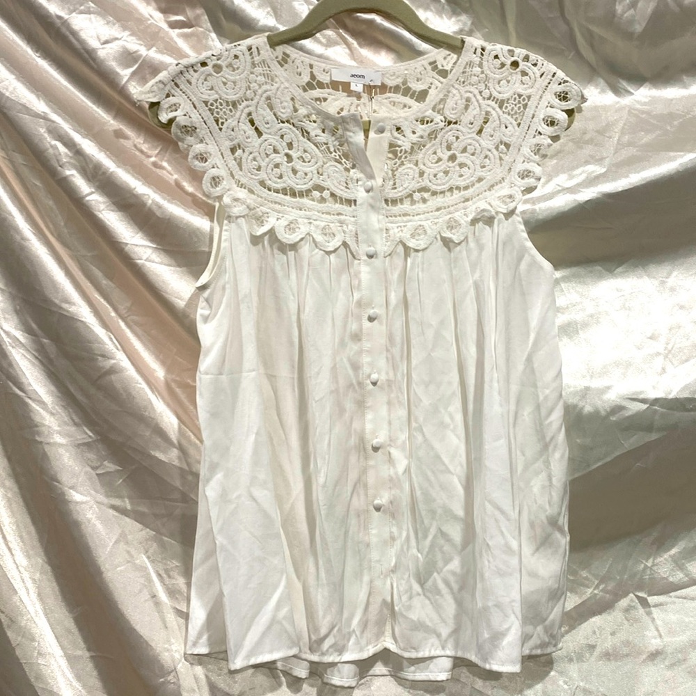 Brand new, Vici Aeom beautiful crochet top blouse